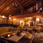 Hotel apartamentowy House 3*
